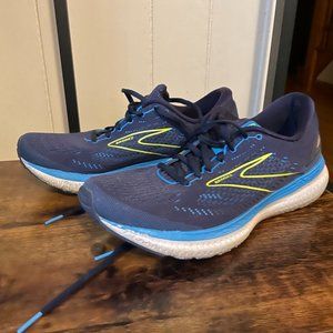 Brooks running shoes -- Mens size 10.5 good condition